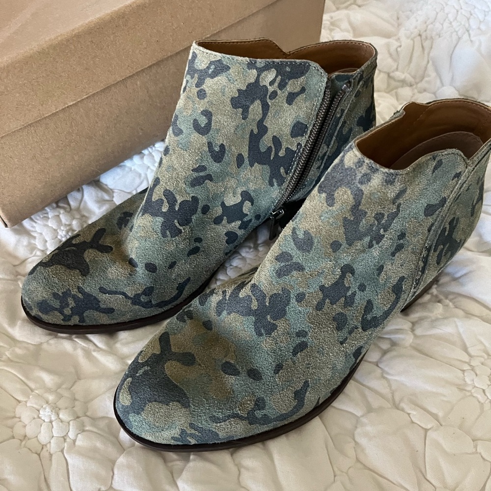 Lucky Brand camo booties size 9 excellent condition